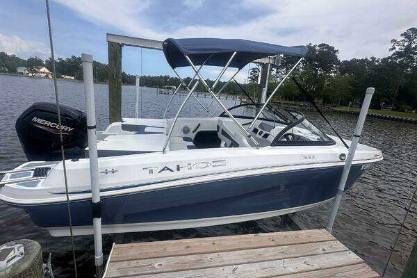 Photo of the 2023 Tahoe 185S "Bella Bay"