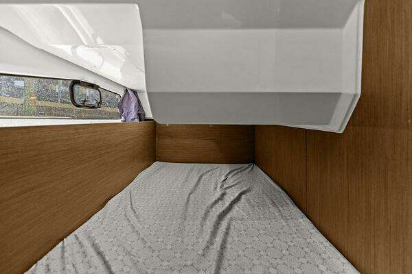 Jeanneau NC 1095 Fly Yacht For Sale