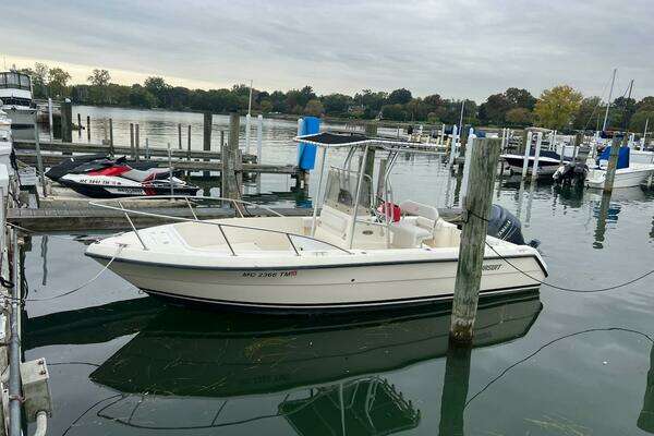 Photo of the 2003 Pursuit 