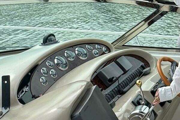 Photo of the 2001 Sea Ray 380 Sundancer