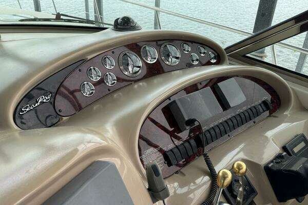 Photo of the 2001 Sea Ray 380 Sundancer