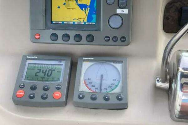 Photo of the 2002 Sea Ray Sundancer "KEENELY STATED"