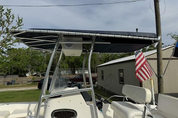 23ft Boston Whaler Yacht For Sale