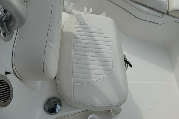 23ft Boston Whaler Yacht For Sale