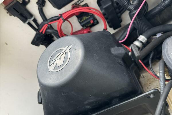 23ft Boston Whaler Yacht For Sale