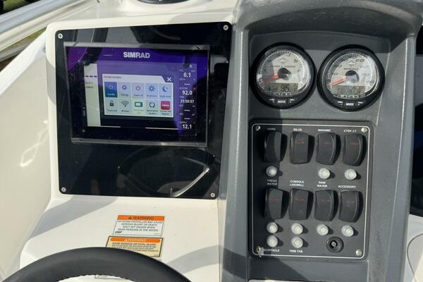 23ft Boston Whaler Yacht For Sale