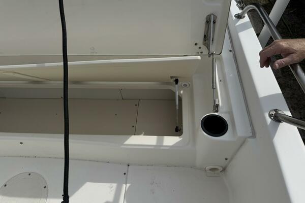 23ft Boston Whaler Yacht For Sale