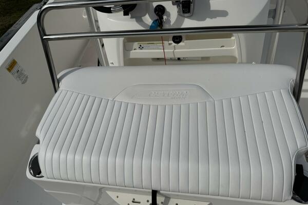 23ft Boston Whaler Yacht For Sale