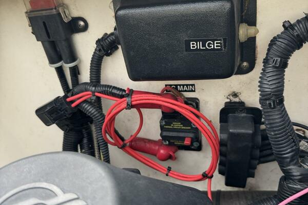 23ft Boston Whaler Yacht For Sale