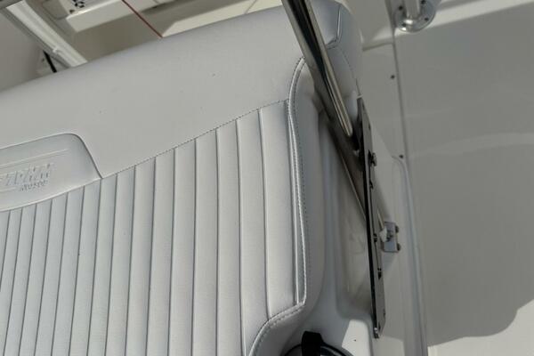 23ft Boston Whaler Yacht For Sale