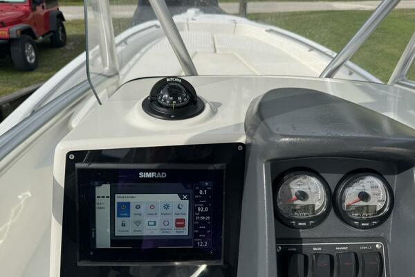 23ft Boston Whaler Yacht For Sale