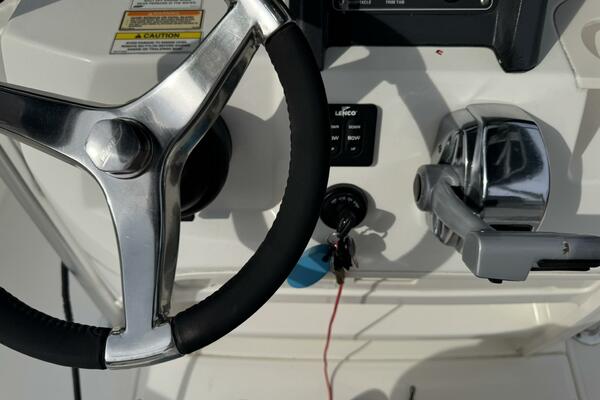23ft Boston Whaler Yacht For Sale