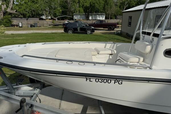 23ft Boston Whaler Yacht For Sale