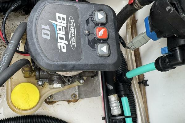 23ft Boston Whaler Yacht For Sale