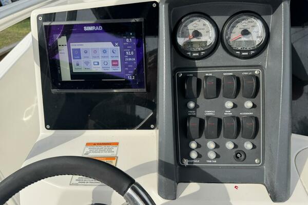 23ft Boston Whaler Yacht For Sale