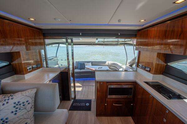 Riviera 4600 Sport Yacht Yacht For Sale