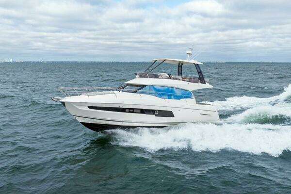 Prestige 460 Flybridge Yacht For Sale
