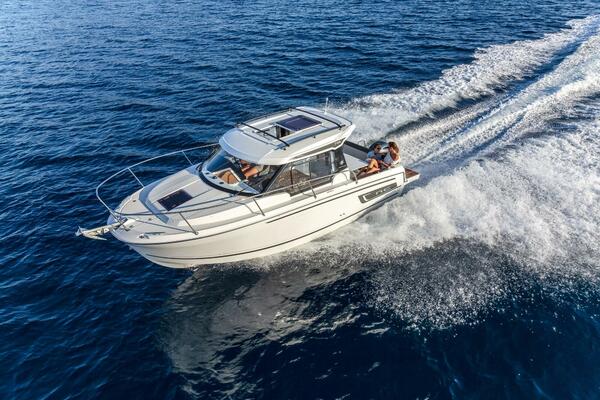 Photo of the 2025 Jeanneau NC795 S2