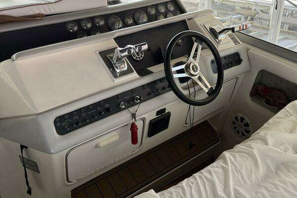 Photo of the 1994 Sea Ray 330 Express Cruiser "HoSho's"