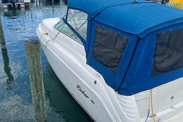 Photo of the 2000 Rinker 