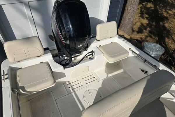 17ft Boston Whaler Yacht For Sale