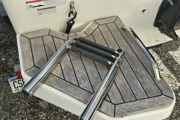 17ft Boston Whaler Yacht For Sale