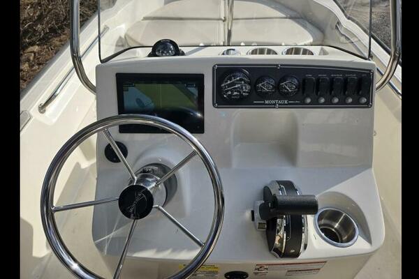17ft Boston Whaler Yacht For Sale