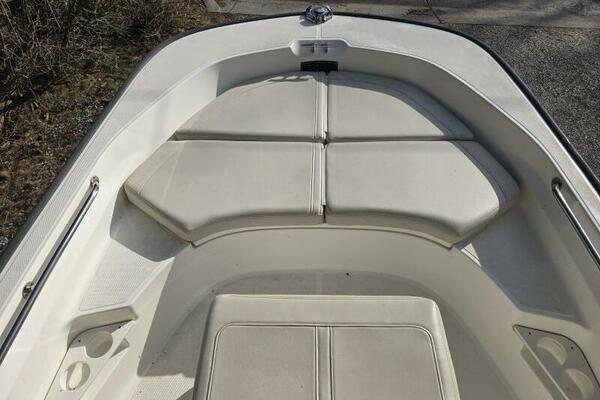 17ft Boston Whaler Yacht For Sale
