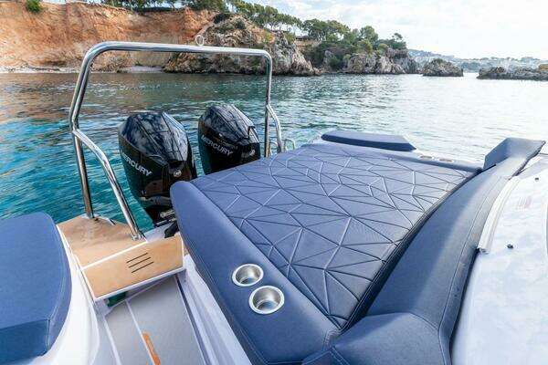 Cross Cabin 29ft Axopar Yacht For Sale
