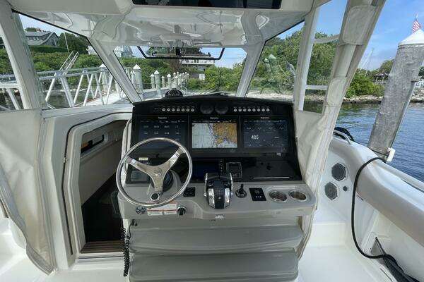 2017 Boston Whaler 42