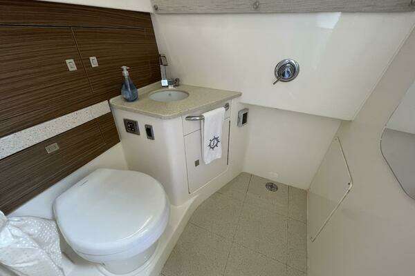 2017 Boston Whaler 42