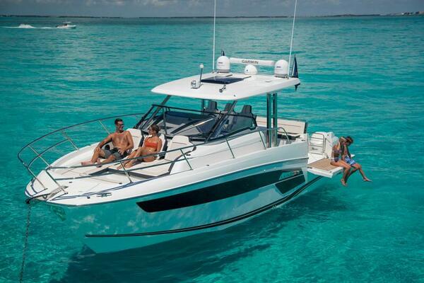 Photo of the 2024 Jeanneau Leader 12.5 WA