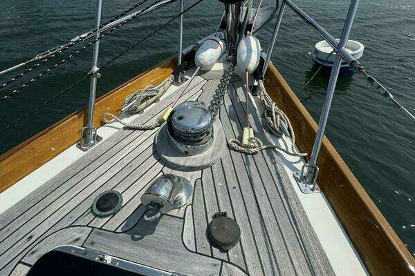 Little Harbor 46 Center Cockpit Yacht For Sale