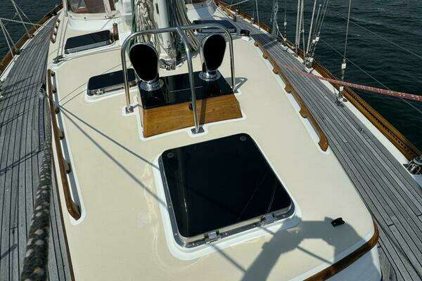 Little Harbor 46 Center Cockpit Yacht For Sale