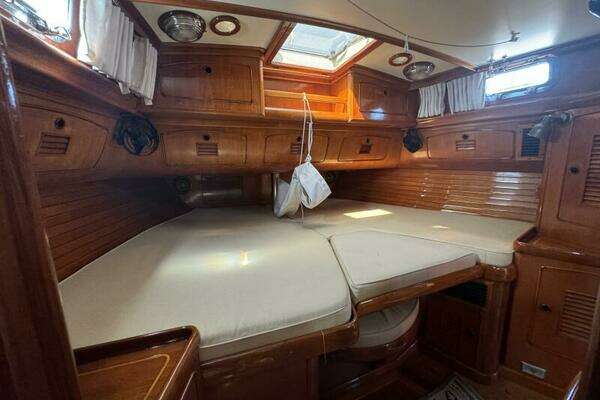 Little Harbor 46 Center Cockpit Yacht For Sale