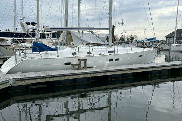 Photo of the 2001 Beneteau 411 "PUA"