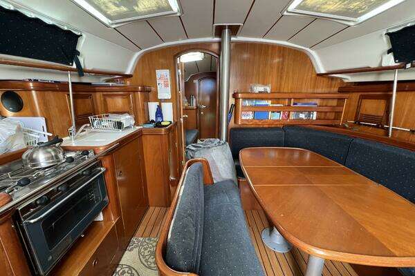 Photo of the 2001 Beneteau 411 "PUA"