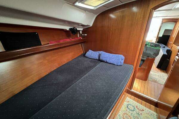 Photo of the 2001 Beneteau 411 "PUA"