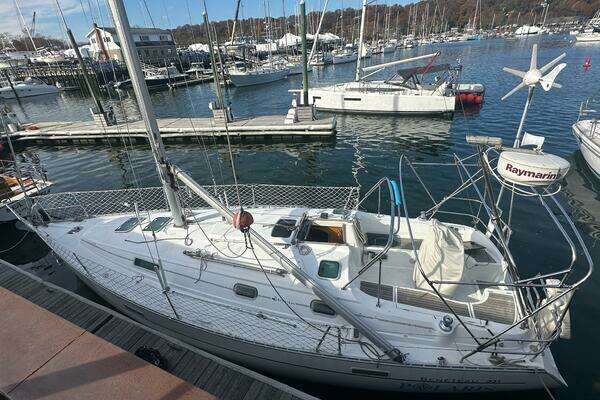 Photo of the 2000 Beneteau 331