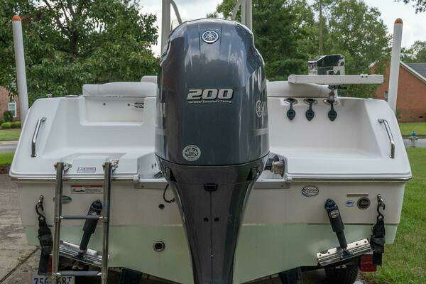 Photo of the 2017 Sea Hunt 225 Ultra
