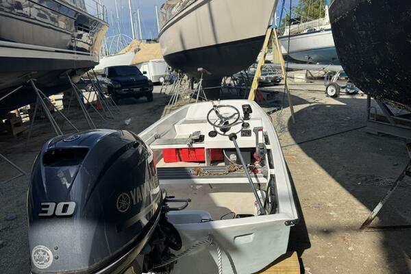 13ft Boston Whaler Yacht For Sale