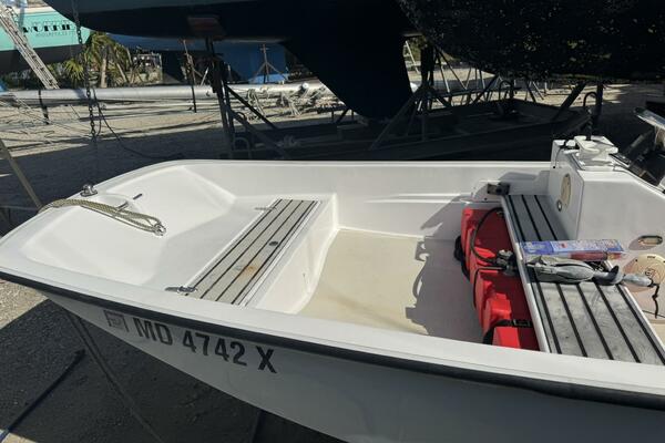 13ft Boston Whaler Yacht For Sale