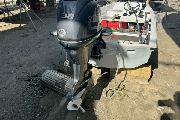 13ft Boston Whaler Yacht For Sale