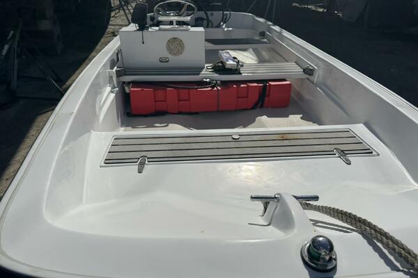 13ft Boston Whaler Yacht For Sale