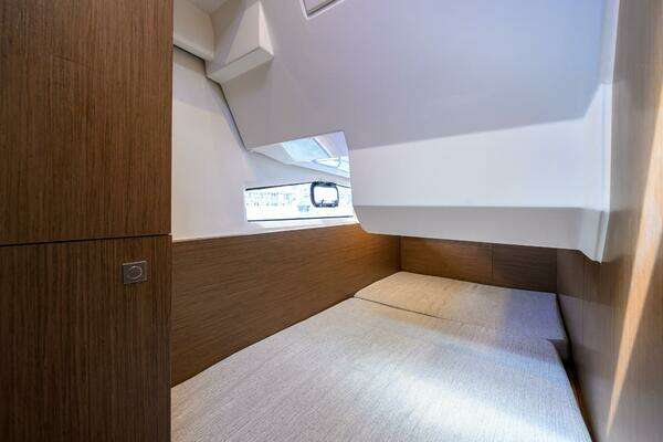 Jeanneau NC Weekender 1095 Fly Yacht For Sale