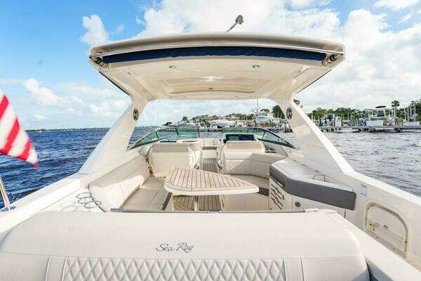 Sea Ray SLX 310 OB Yacht For Sale