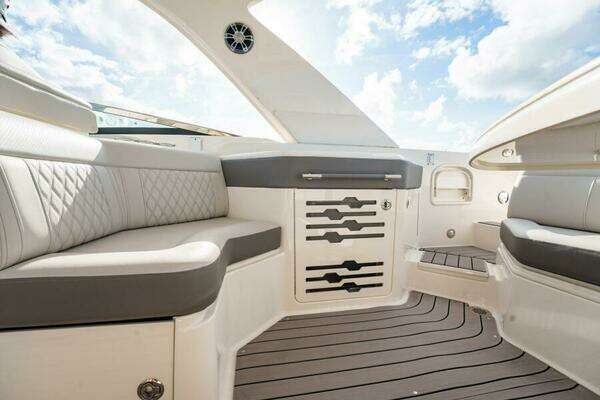 Sea Ray SLX 310 OB Yacht For Sale