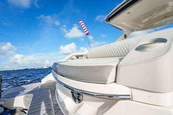 Sea Ray SLX 310 OB Yacht For Sale