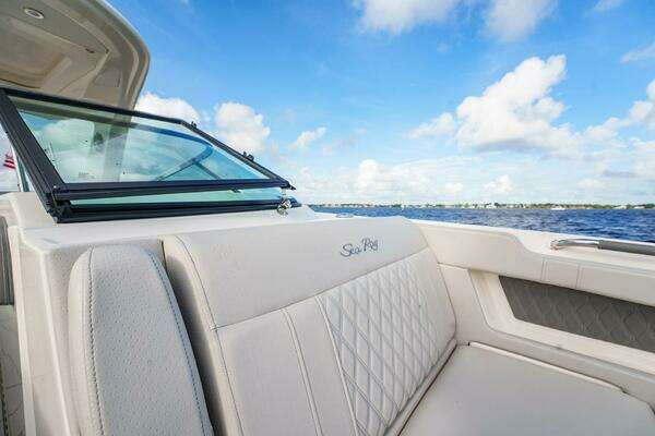 Sea Ray SLX 310 OB Yacht For Sale