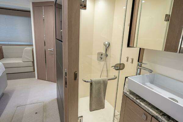 Sunseeker Predator 74 Yacht For Sale